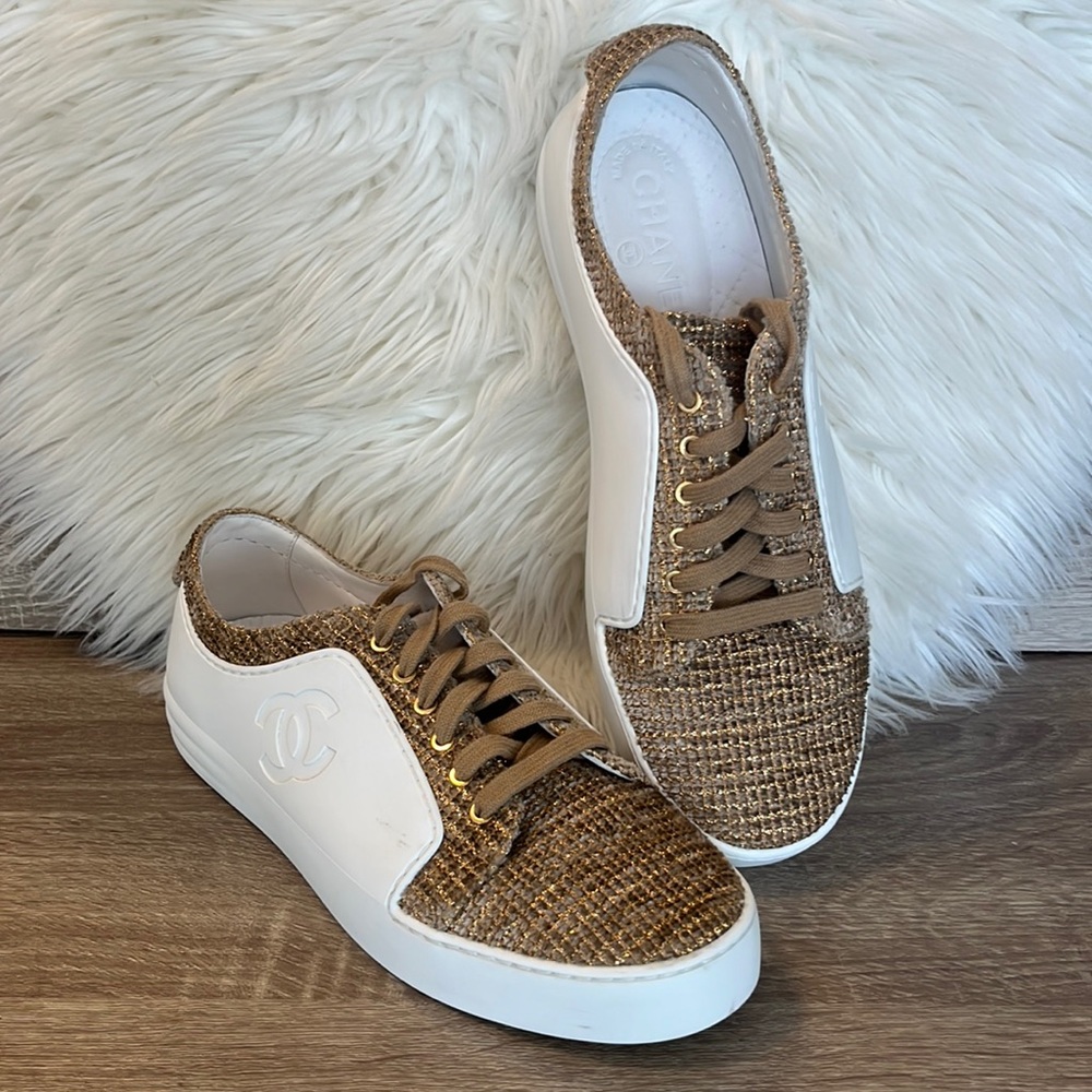Authentic Chanel Tweed/Leather Interlocking CC Logo Sneakers - Picture 4 of 16